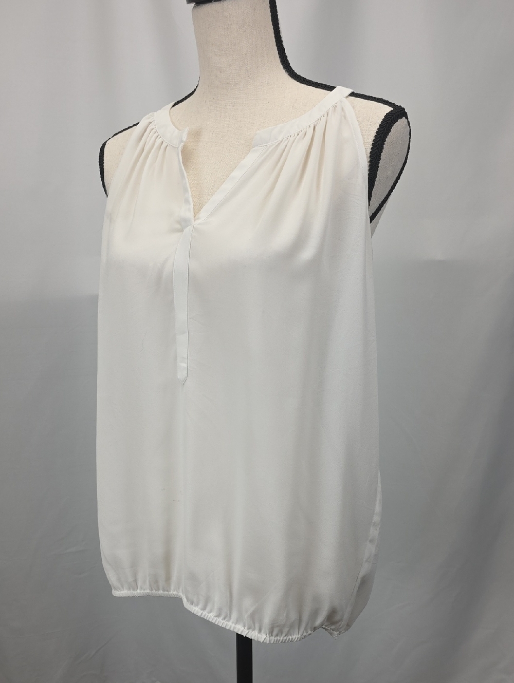LOFT White Sleeveless V-Neck Gathered Hem Camisole Size Small